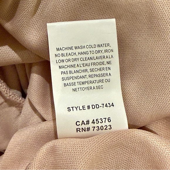 NWT Le Château Metallic Printed Puff Sleeve Fit & Flare Mini Dress, Size M, Pink - Picture 13 of 17